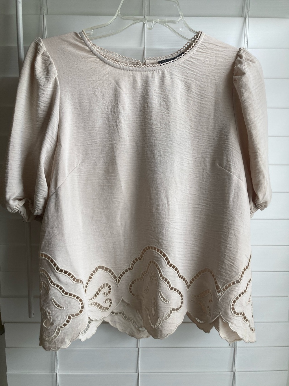 Adrianna Papell Light Apricot Textured Blouse with Scalloped Neck Size Medium